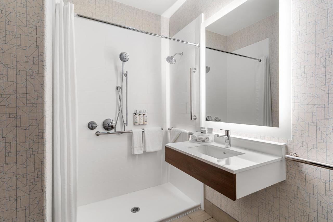 Holiday Inn Express Vancouver North By Ihg Eksteriør bilde