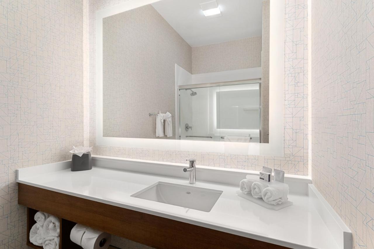 Holiday Inn Express Vancouver North By Ihg Eksteriør bilde